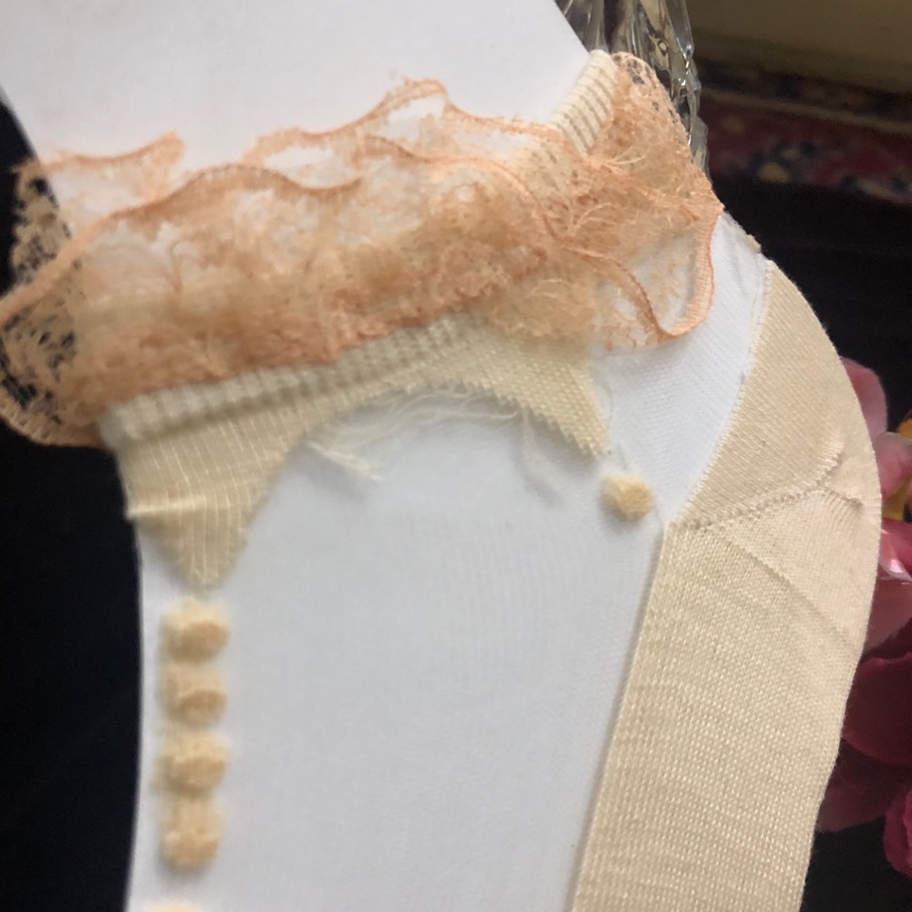 Fancy Socks With Lace - Picture 3 of 4